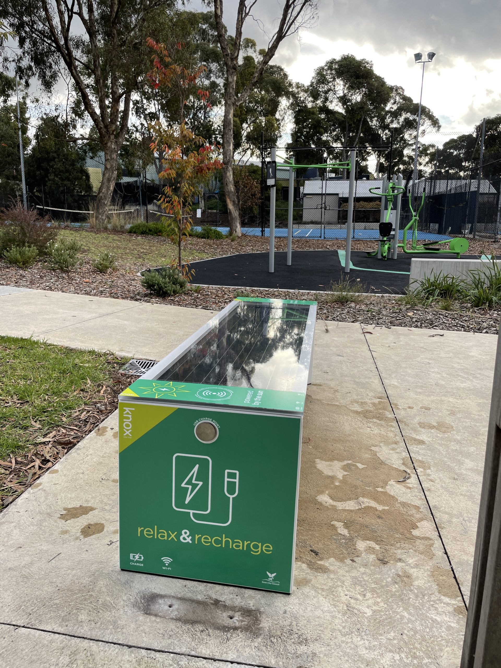 smart solar bench